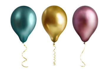 Beyaz arka planda izole edilmiş gümüş, yeşil ve mor renkte üç metalik balon, bayram vesilesi yaratmak için ideal.