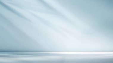 Yumuşak mavi ışıklandırma Bulanık ışık ve gölgesi duvarda ve yerde. Markalaştırma ve sunum için uygun spa ürünleri, kozmetik ürünleri