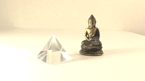 Golden Buddha Statue Crystal Pyramid — Vídeo de Stock
