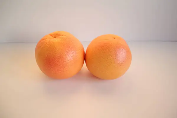 Frische Reife Grapefruit Auf Weißem Hintergrund — Stockfoto