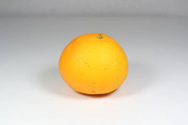 Fruits Frais Mûrs Orange Sur Fond Blanc — Photo