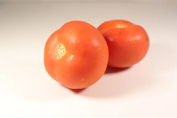 Φρέσκια Κόκκινη Ντομάτα Λευκό Φόντο — Φωτογραφία Αρχείου