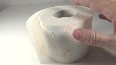 Eller ve Tuvalet Kağıdı