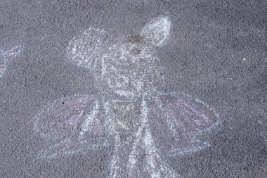 Asfalta Çocuk Tebeşir Çizimleri