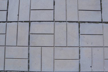 Beton bir duvarın dokusu ve gri tuğlalar.