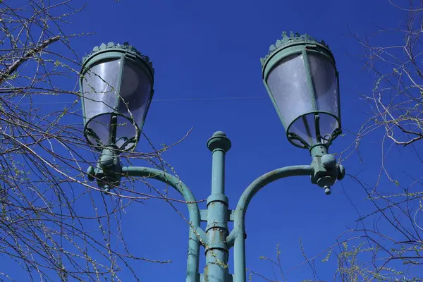 Straatlamp Een Achtergrond Van Blauwe Lucht — Stockfoto