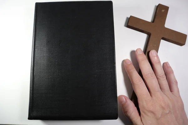 Біблія Християнський Браун Вуден Крос Білому Тлі — стокове фото