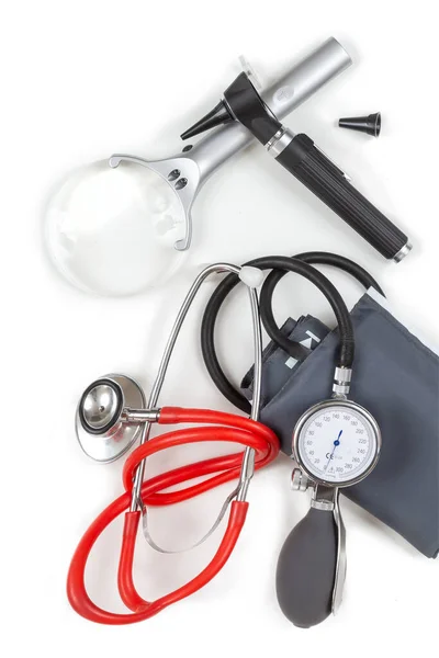 Stetoskop Blutdruckmessgerät Otoskop Lupe Von Oben Auf Weißem Hintergrund — Stockfoto