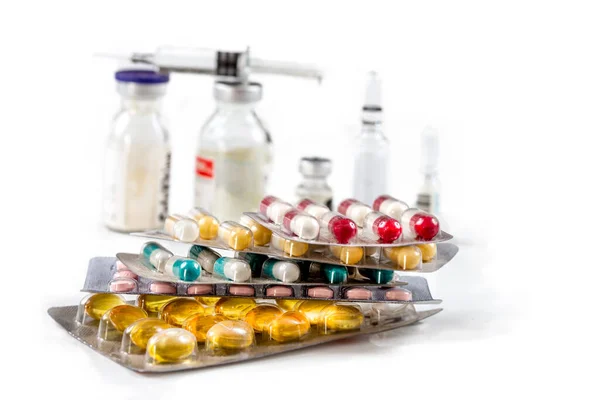 Válogatott Gyógyszerészeti Gyógyszer Tabletták Tabletták Kapszulák Üveg Fecskendő Vakcinával Vagy — Stock Fotó