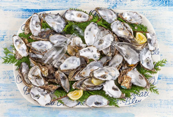 End Meal Empty Oyster Shells Tray Seen Light Blue Background — Stock Photo, Image
