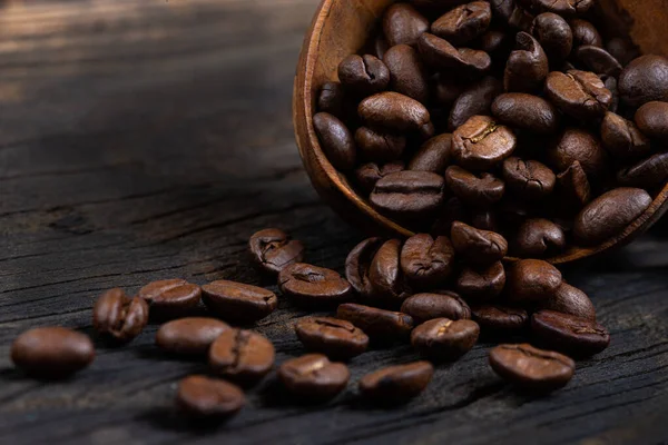 Kaffebønner Med Treskje Isolert – stockfoto