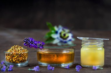Çeşitli arı ürünleri. Bal, polen, propolis, Apioterapi Sağlıklı ürünler