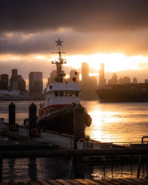 boat posing in golden hour light