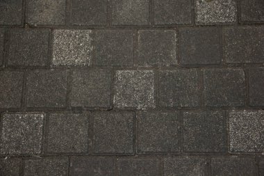 Kare kareli beton taşlar. Açık hava yolu deseni.