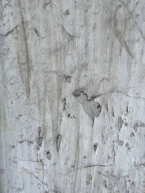 Açık gri hasarlı ve duvarda çizikler var. Kirli, yaşlı, desenli ve kirli dış duvar veya zemin döşeme yüzeyleri izole arkaplan fotoğrafçılığı