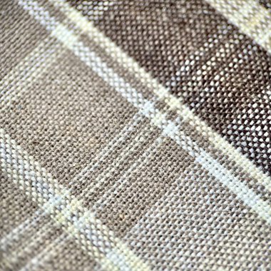 Çizgili kahverengi masa örtüsü nesnesini kare arkaplanda izole et.