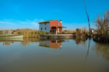 Valencia, Valencia 'da bulunan İspanyol koruma altındaki doğal alanı. Romalılar tarafından Nacarum Stagnum olarak da bilinir ve bazı Arapça şiirlerde Güneş 'in Aynası olarak bilinir..