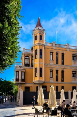 Aralık 2022 Valencia, İspanya tarihi şehir merkezinde gün boyunca Valencia 'nın güzel sokakları.