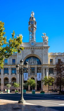 Aralık 2022 Valencia, İspanya tarihi şehir merkezinde gün boyunca Valencia 'nın güzel sokakları.