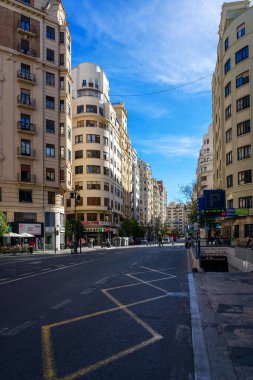 Aralık 2022 Valencia, İspanya tarihi şehir merkezinde gün boyunca Valencia 'nın güzel sokakları.