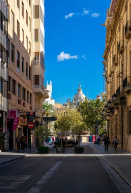 Aralık 2022 Valencia, İspanya tarihi şehir merkezinde gün boyunca Valencia 'nın güzel sokakları.