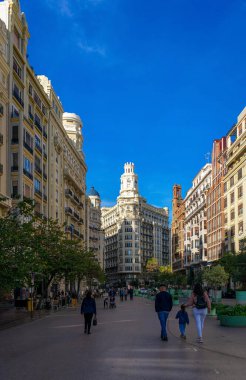 Aralık 2022 Valencia, İspanya tarihi şehir merkezinde gün boyunca Valencia 'nın güzel sokakları.