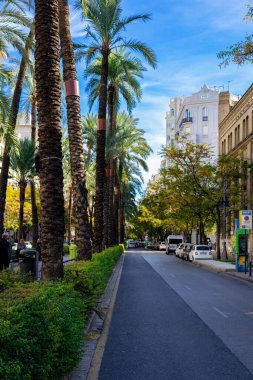 Aralık 2022 Valencia, İspanya tarihi şehir merkezinde gün boyunca Valencia 'nın güzel sokakları.