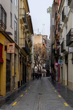 Aralık 2022 Valencia, İspanya tarihi şehir merkezinde gün boyunca Valencia 'nın güzel sokakları.