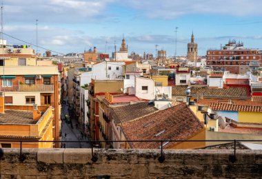 Aralık 2022 - Valencia, İspanya - Valensiya 'nın güzel sokakları, tarihi şehir merkezinde kuşbakışı bir bakış açısıyla