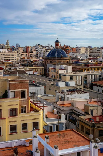 Aralık 2022 - Valencia, İspanya - Valensiya 'nın güzel sokakları, tarihi şehir merkezinde kuşbakışı bir bakış açısıyla