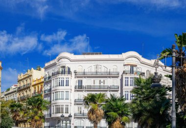 Aralık 2022 Valencia, İspanya tarihi şehir merkezinde gün boyunca Valencia 'nın güzel sokakları.