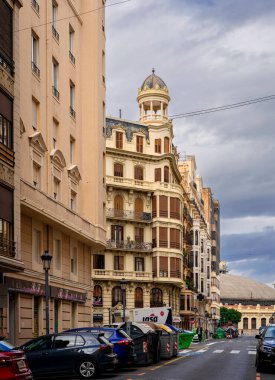 Aralık 2022 Valencia, İspanya tarihi şehir merkezinde gün boyunca Valencia 'nın güzel sokakları.