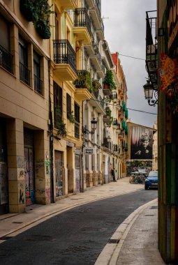 Aralık 2022 Valencia, İspanya tarihi şehir merkezinde gün boyunca Valencia 'nın güzel sokakları.