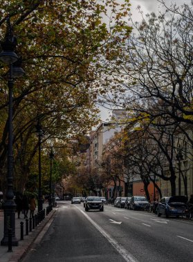 Aralık 2022 Valencia, İspanya tarihi şehir merkezinde gün boyunca Valencia 'nın güzel sokakları.