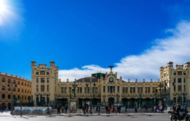 Aralık 2022 Valencia, İspanya tarihi şehir merkezinde gün boyunca Valencia 'nın güzel binaları.