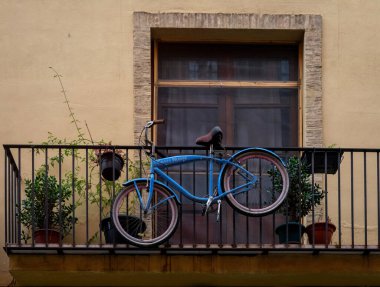 Aralık 2022 Valencia, İspanya - Valencia 'nın tarihi şehir merkezinde gün boyunca güzel binaları