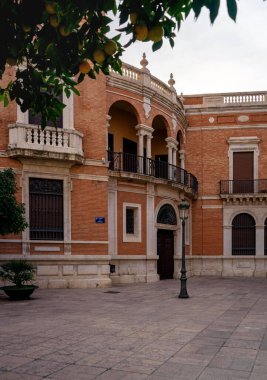 Aralık 2022 - Valencia, İspanya - Valensiya Katedrali Gün boyunca şehrin tarihi merkezinde