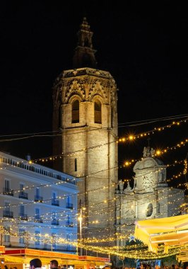 Aralık 2022 - Valencia, İspanya - Valensiya Katedrali Gün boyunca şehrin tarihi merkezinde