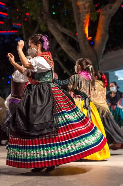 2021年9月 スペイン アルバセテ スペインの典型的なダンスを踊る民族衣装の地元の人々 — ストック写真