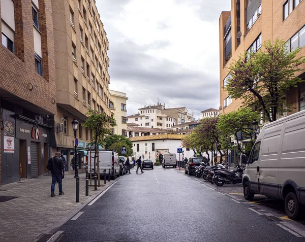 2022 sonbaharında Albacete, İspanya küçük bir İspanyol kasabasının dar sokakları.