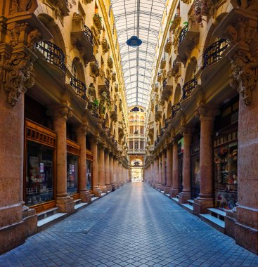 2021 Sonbaharı - Albacete, İspanya - Güneşli bir günde Geçiş Yolu Girişi