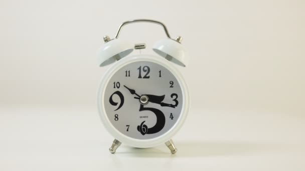 Old Fashioned Vintage White Alarm Clock Filmed Time Lapse Mode — Vídeos de Stock