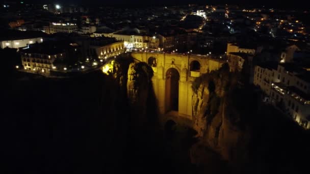 Vídeo Drone Noturno Apresenta Ponte Puente Nuevo Ronda Perfeito Para — Vídeo de Stock