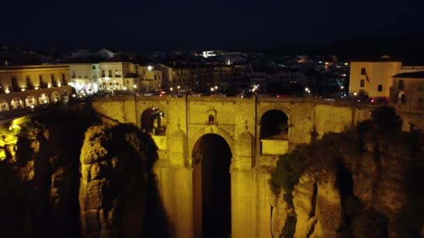 Vídeo Drone Noturno Apresenta Ponte Puente Nuevo Ronda Perfeito Para — Vídeo de Stock