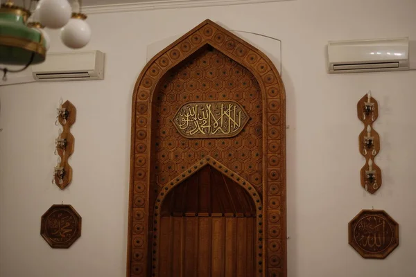 Tato Fotografie Zachycuje Ohromující Dřevěné Mihrab Uvnitř Mešity Dubrovnik — Stock fotografie