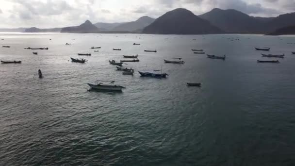 Descubra Fascínio Cinematográfico Costa Lombok Enquanto Drone Graciosamente Afasta Capturando — Vídeo de Stock