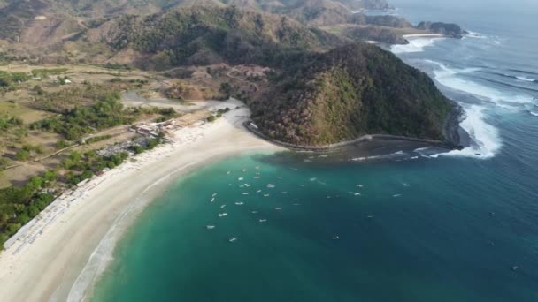 Zažijte Pobřežní Harmonii Pláže Selong Belanak Nové Perspektivy Dron Klouže — Stock video