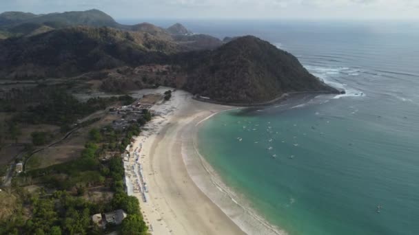 Tauchen Sie Ein Die Ruhige Schönheit Des Unberührten Küstenpanoramas Lomboks — Stockvideo