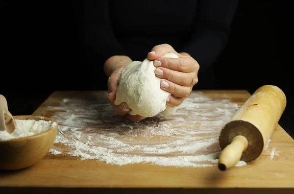 Preparazione Pasta Tradizionale Fatta Casa Vista Ravvicinata Mani Donna Che — Foto Stock