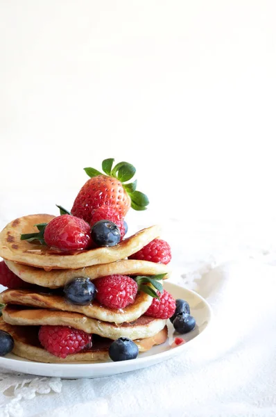 Stack Pancakes Fresh Blueberries Strawberries Raspberries Honey White Plate White — Stock Photo, Image